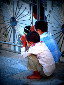 Kids praying before a meal
