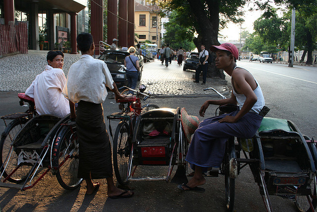 Rickshaw driver wearing lyongi