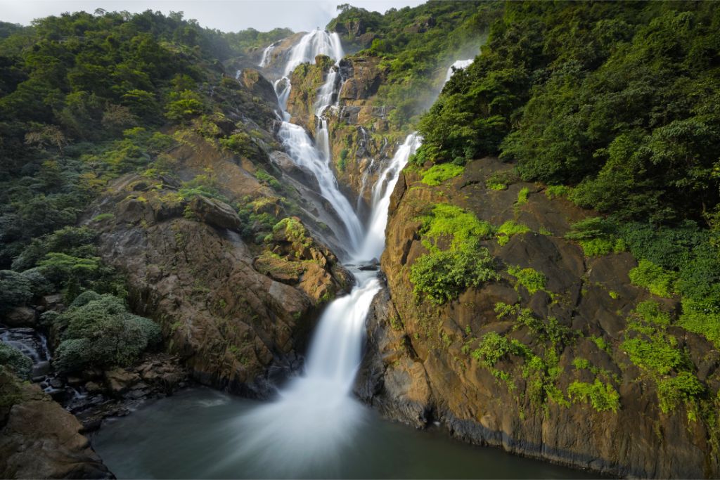 dudhsagar waterfalls in goa